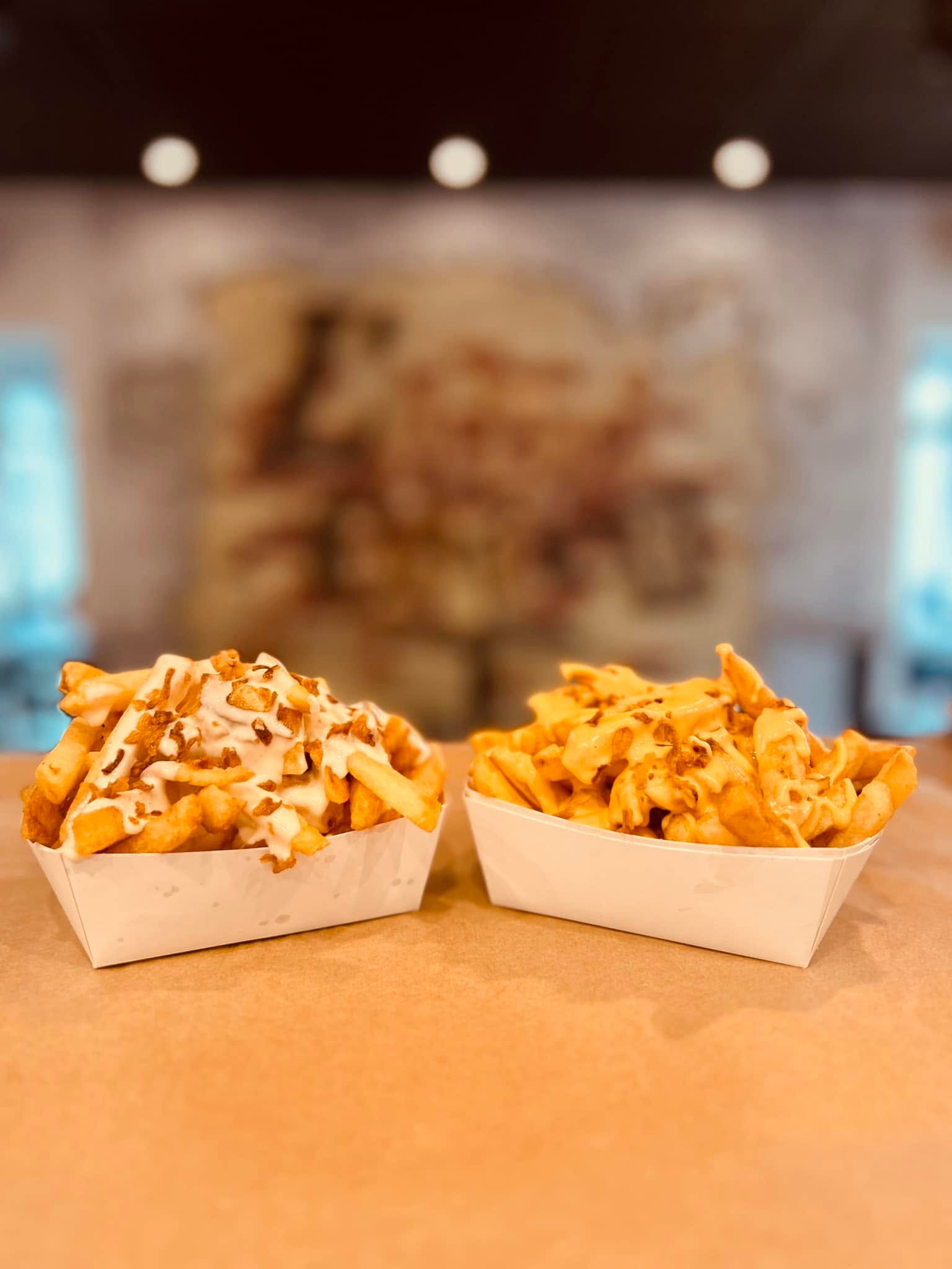 Frites garnies cheddar